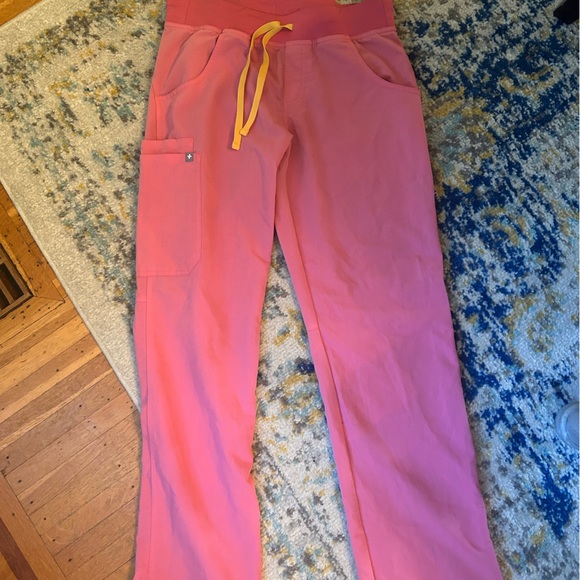 Figs Coral pink scrub pants size small - Picture 1 of 2